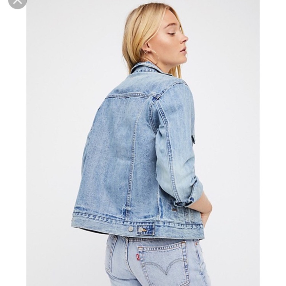 Levi’s Denim Ex-Boyfriend Trucker Jean Jacket - Picture 4 of 8